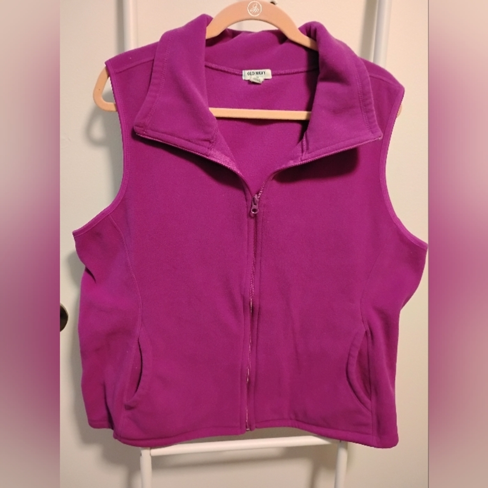 Old Navy Magenta Fleece Vest, XL